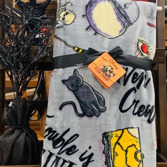 Disney Hocus Pocus Throw Blanket 50in X 70 in - Picture 9 of 9